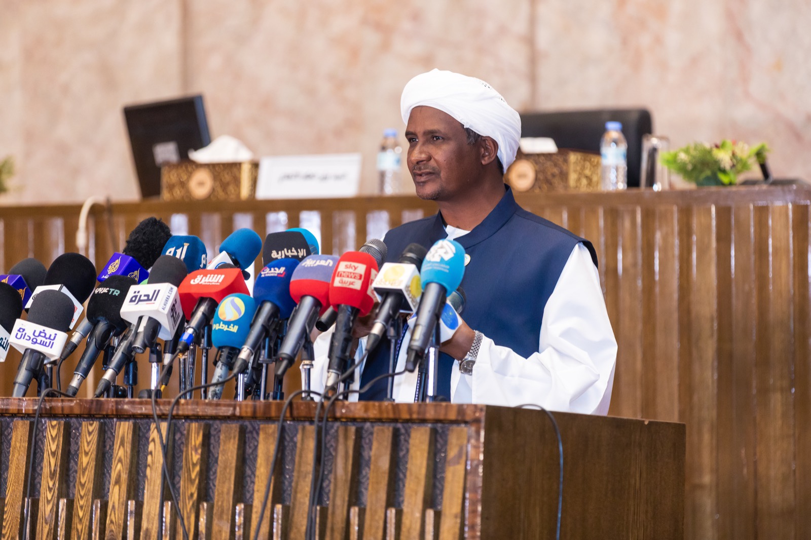 Hamedti se dresse contre Al Buhrane pour protéger la transition civile au Soudan, 300 morts et appels internationaux au calme