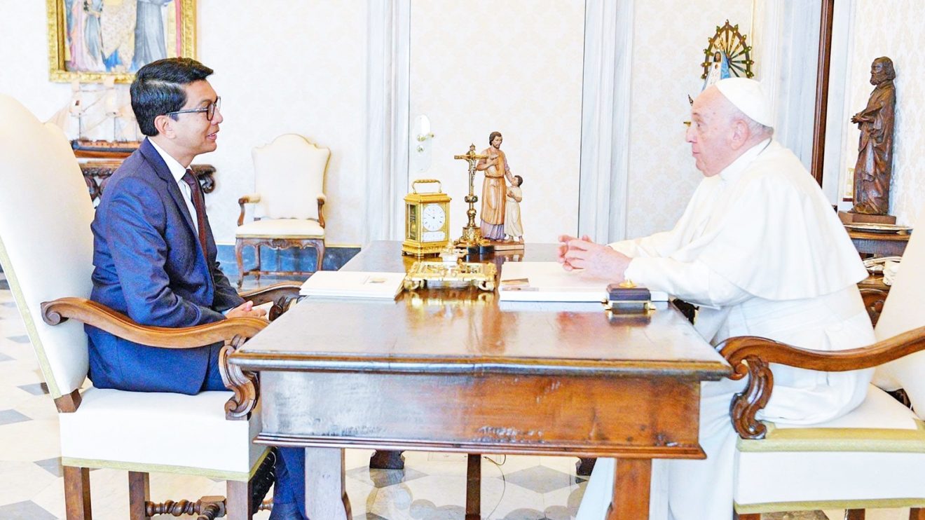 Rencontre Historique au Vatican : Le Président Malgache Rajoelina et le Pape François Unissent leurs Forces Contre la Pauvreté